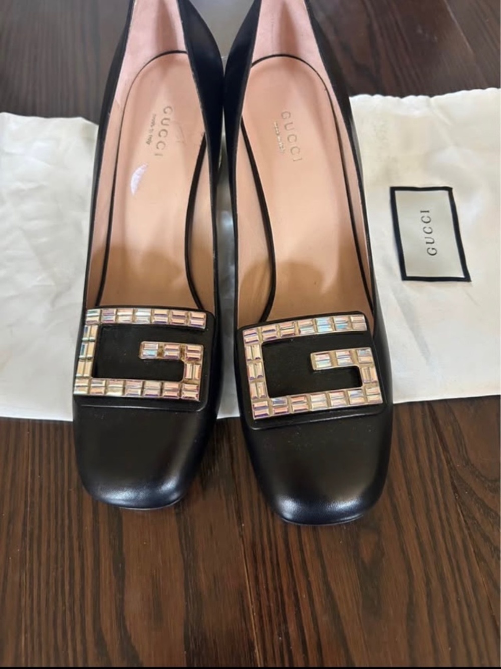 Gucci black leather pumps